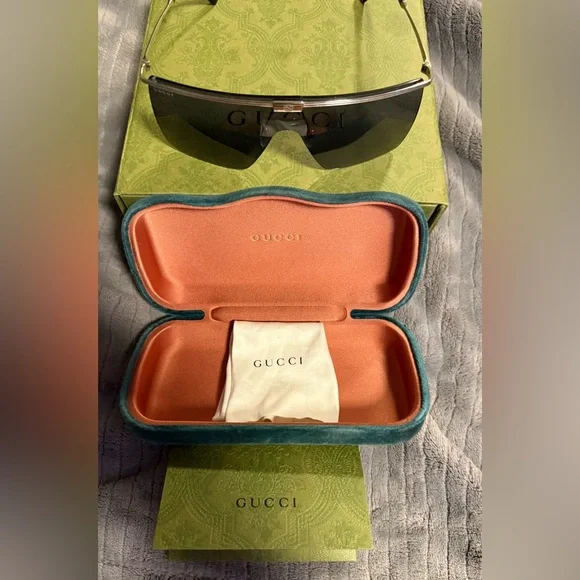 Gucci sunglasses authenticated - Picture 4 of 7